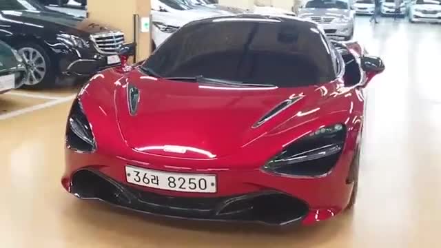 跑车鉴赏，实拍2020款迈凯伦720S，外形拉风，简直太帅了