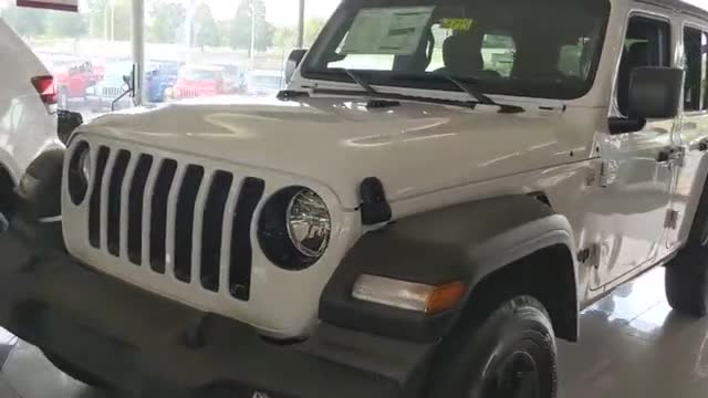 2019款吉普牧马人到店实拍，看到这霸气颜值和内饰，买不买自己定