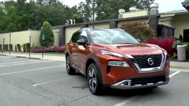 终于见到了，2021款日产奇骏实拍，朝后备箱踢一脚，霸气开始了