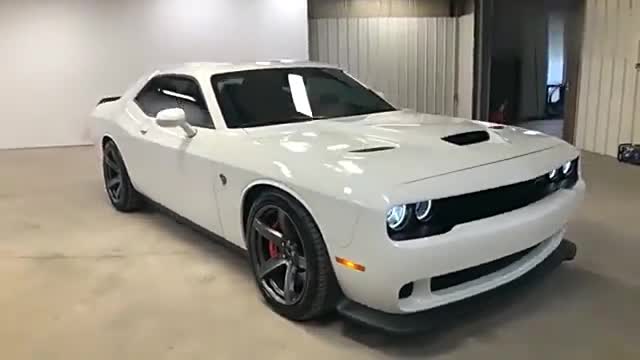 气质狂甩野马科迈罗，实拍道奇挑战者SRT地狱猫