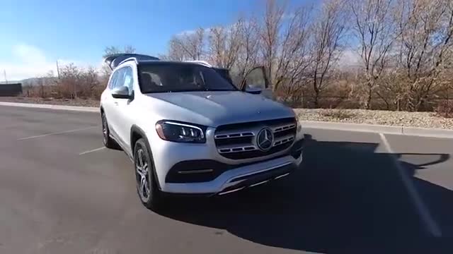 2021款奔驰GLS450抢先实拍，有这颜值和空间，跟宝马X7比比如何