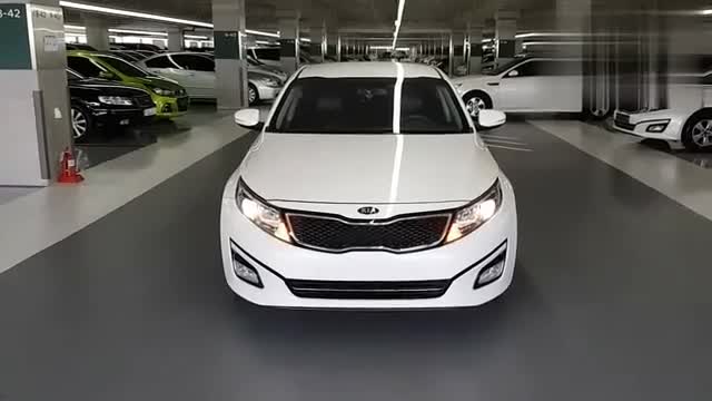 两代起亚K5实拍展示，颜值一代赛过