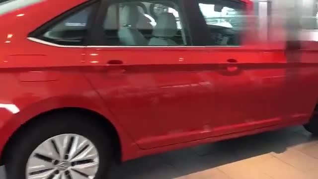 车身时尚运动更加饱满，新款速腾