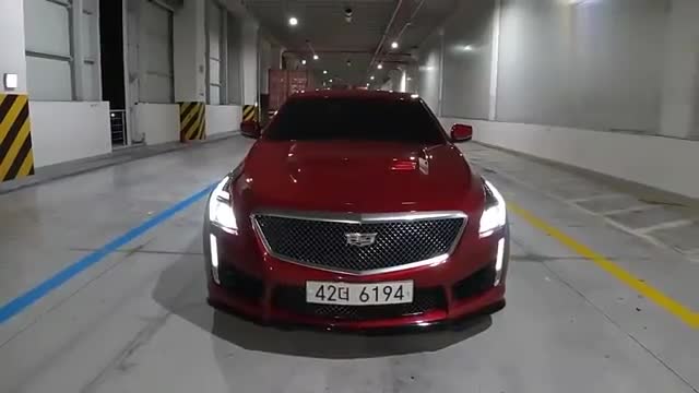 凯迪拉克CTS-V实拍欣赏，当启动时有