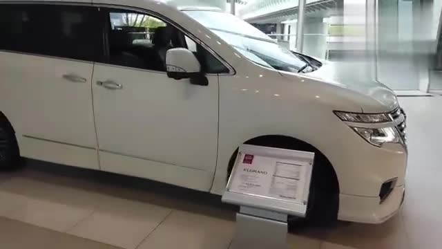 高端MPV丰田埃尔法的老对手，实拍