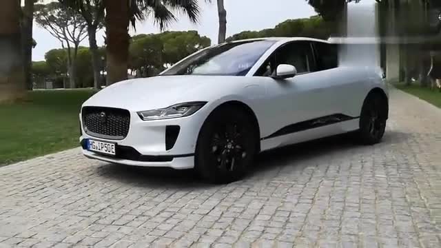 电动轿跑SUV实拍捷豹i-Pace，靠颜值