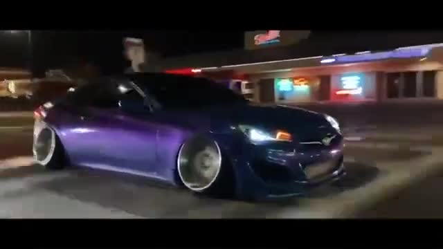 让人耳目一新，各种超跑小钢炮超低姿态走街欣赏