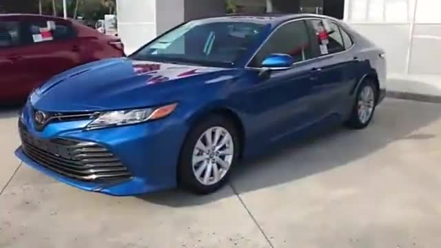 2019款丰田凯美瑞蓝色实拍，比黑色更加好看