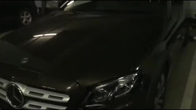 新款奔驰E级旅行车64色氛围灯，钥匙按下那一刻已经心动了