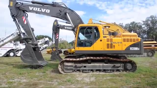 新车，沃尔沃330挖掘机，看着就心动，不给钱都想去开一天