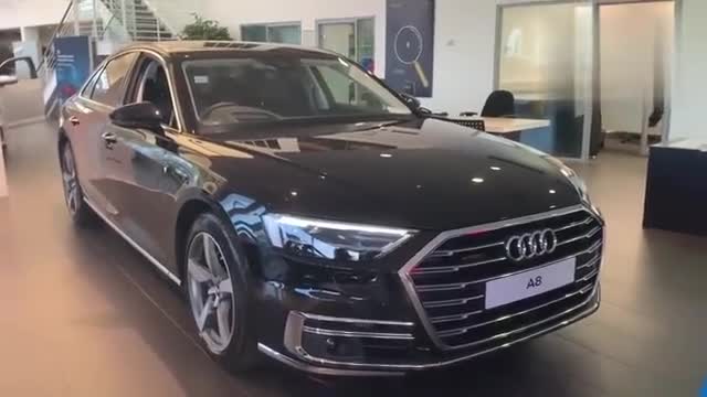 2020款奥迪A8到店实拍，坐进车内氛