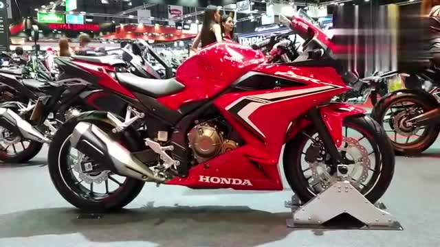 实拍本田全新双缸街跑CBR500R摩托