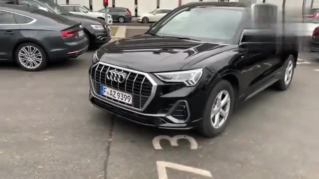 奥迪Q3实车展示，打开车门坐进驾驶