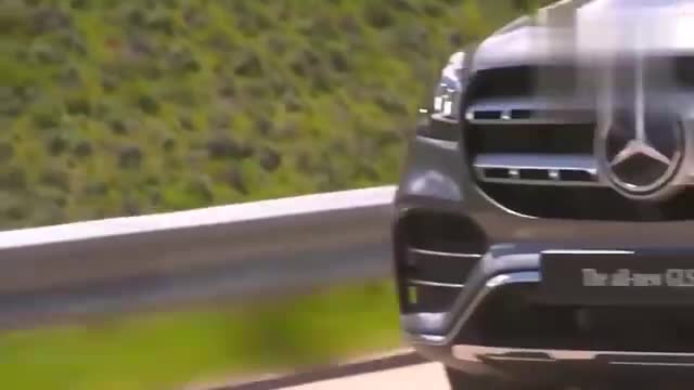 2020款奔驰GLS400d4Matic，打开底盘升降