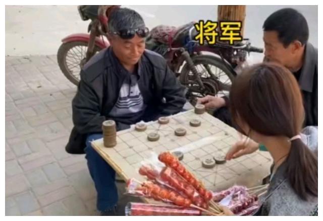 王铁锤下棋,咱拼的就是演技