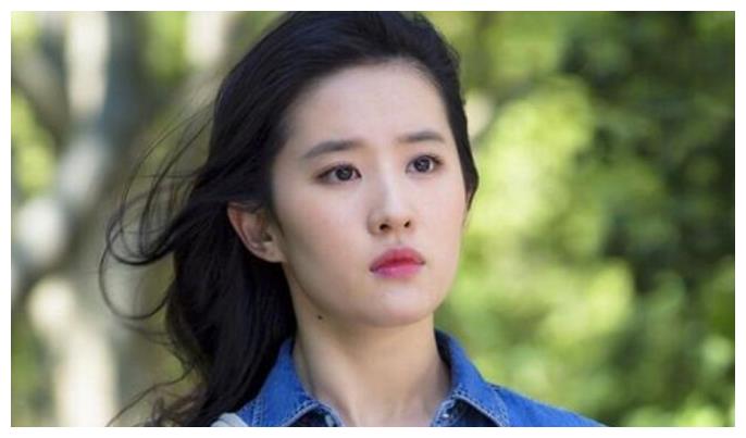 刘亦菲国籍备受争议,《花木兰》本土故事,但她的一番话令人失望