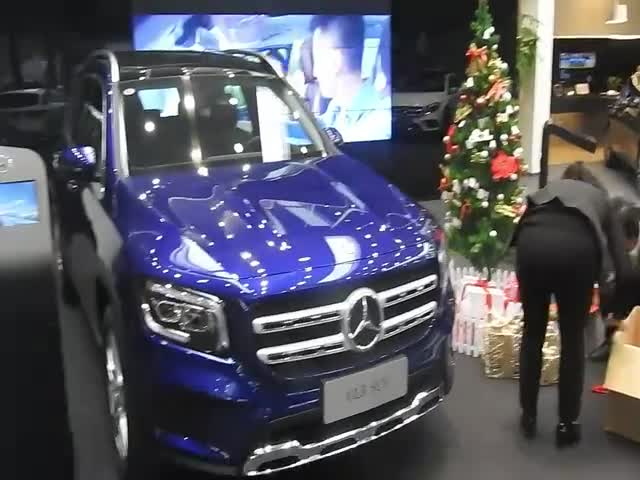 实拍全新奔驰GLB！2829mm轴距，两种外观套件，你看上它了吗？