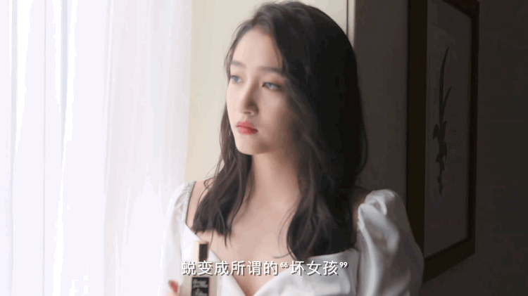 故意要黑关晓彤,但网友随即反驳,所有的图片都出自她自己发在微博视频