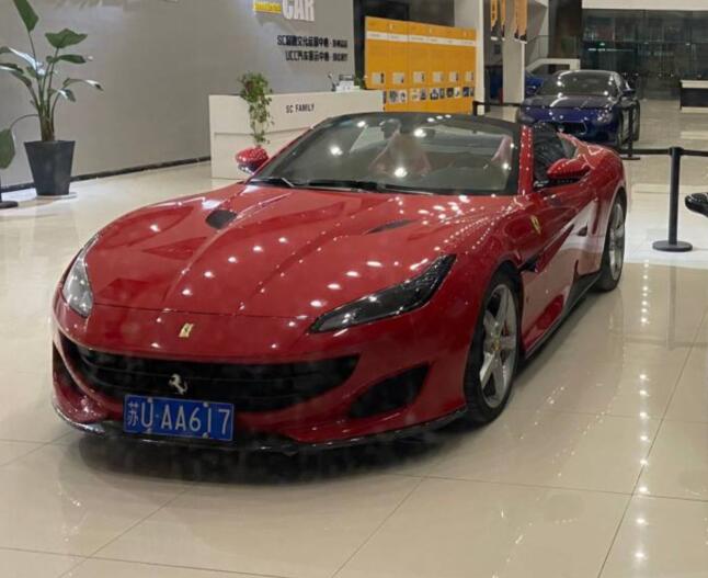 苏州园区实拍法拉利Portfolio跑车，敞篷版回头率相当高！