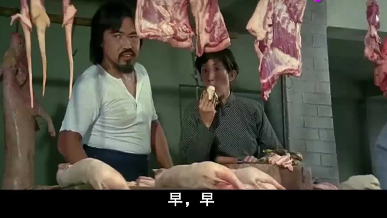 肉铺老板套路猪肉荣,叫声"爸爸"给两头猪,我忍不住笑了!