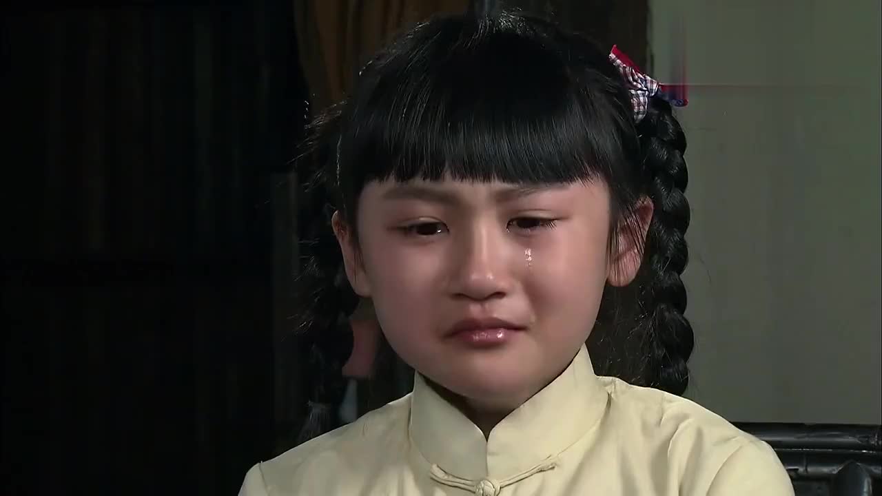 天涯赤子心:小君看着妈妈的玉佩,听着杨师傅的话,再也忍不住了