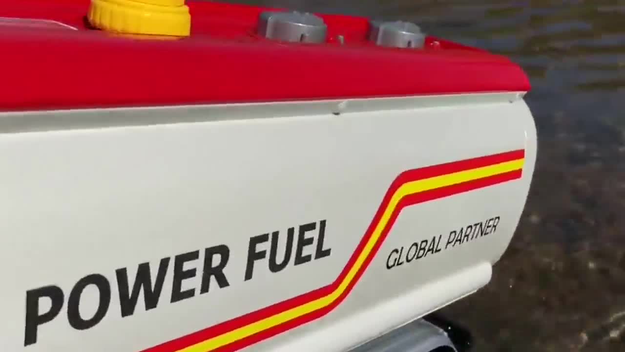 帅气的水箱拖车展示