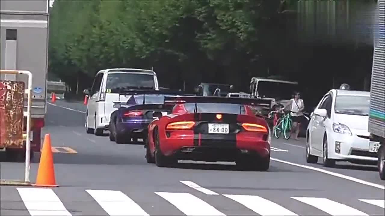实拍日本街头的超跑，动不动就秀声浪