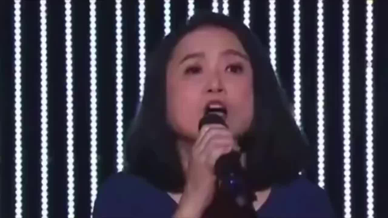翁素英一首经典歌曲《人在旅途》一下子就能把人带回