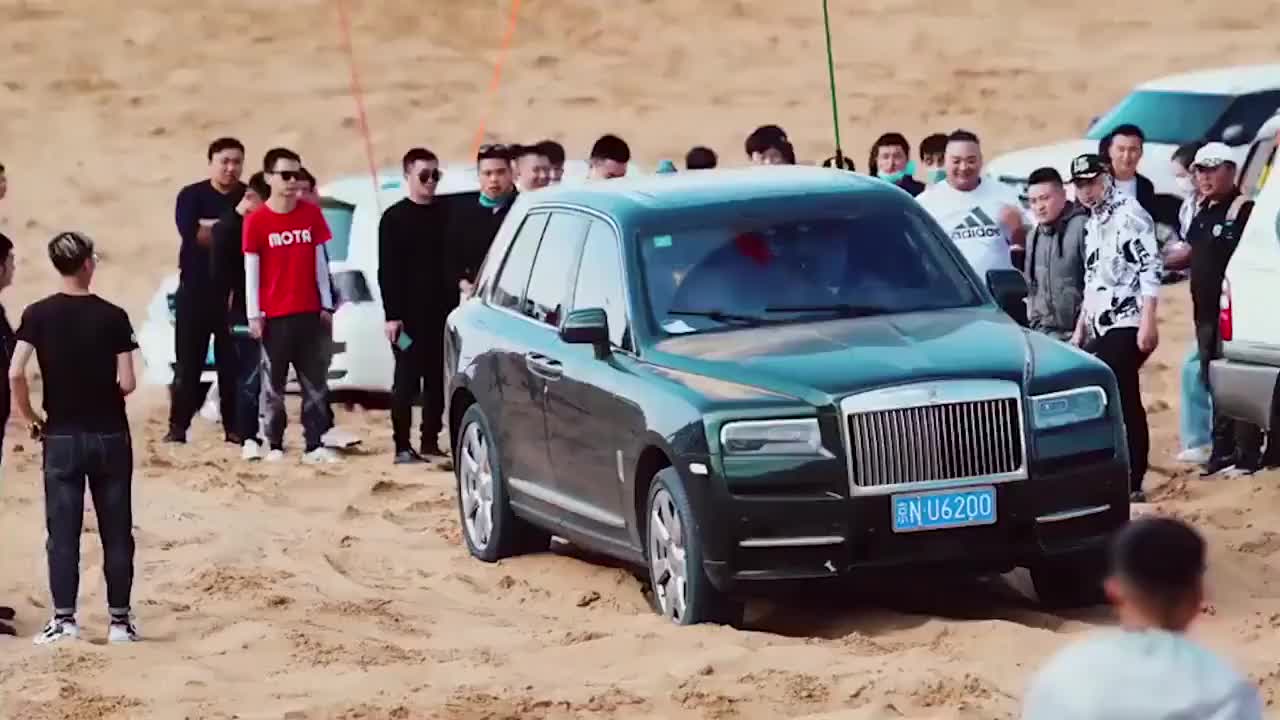 库里南是我玩不起的车，要不是拍下谁信！