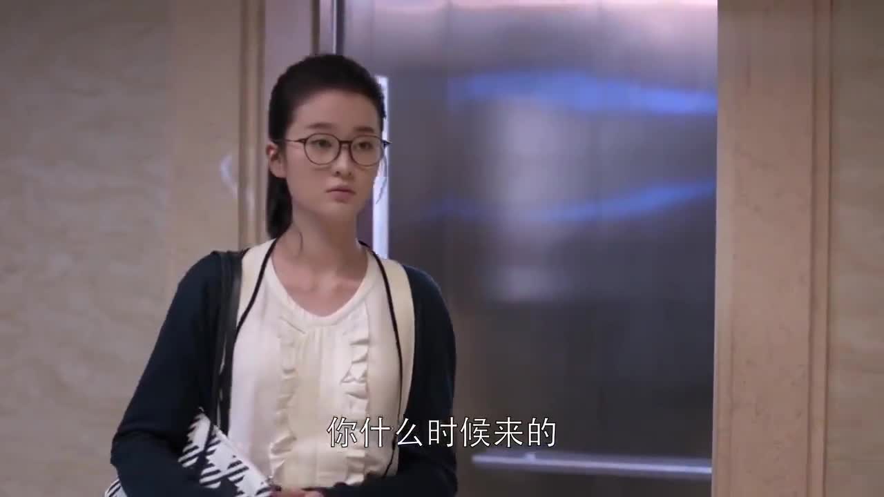 欢乐颂2:赵医生和小曲门口撒狗粮,关关向莹莹吐槽,莹莹说实情