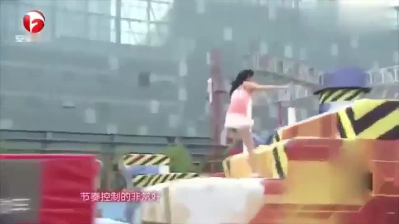 勇者大冲关美女闯关好像在走平地全程都是跑着完成的