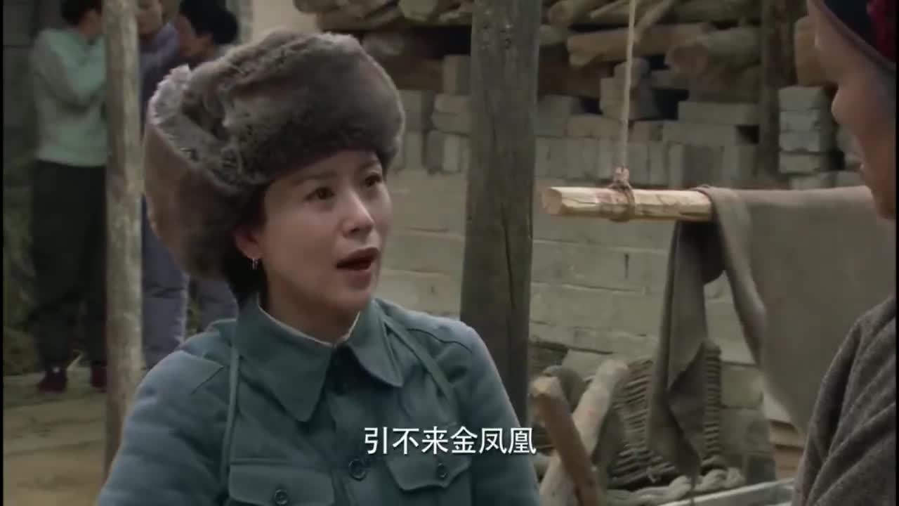 二炮手杨巧儿听到贼九要被枪毙两眼一黑晕了过去