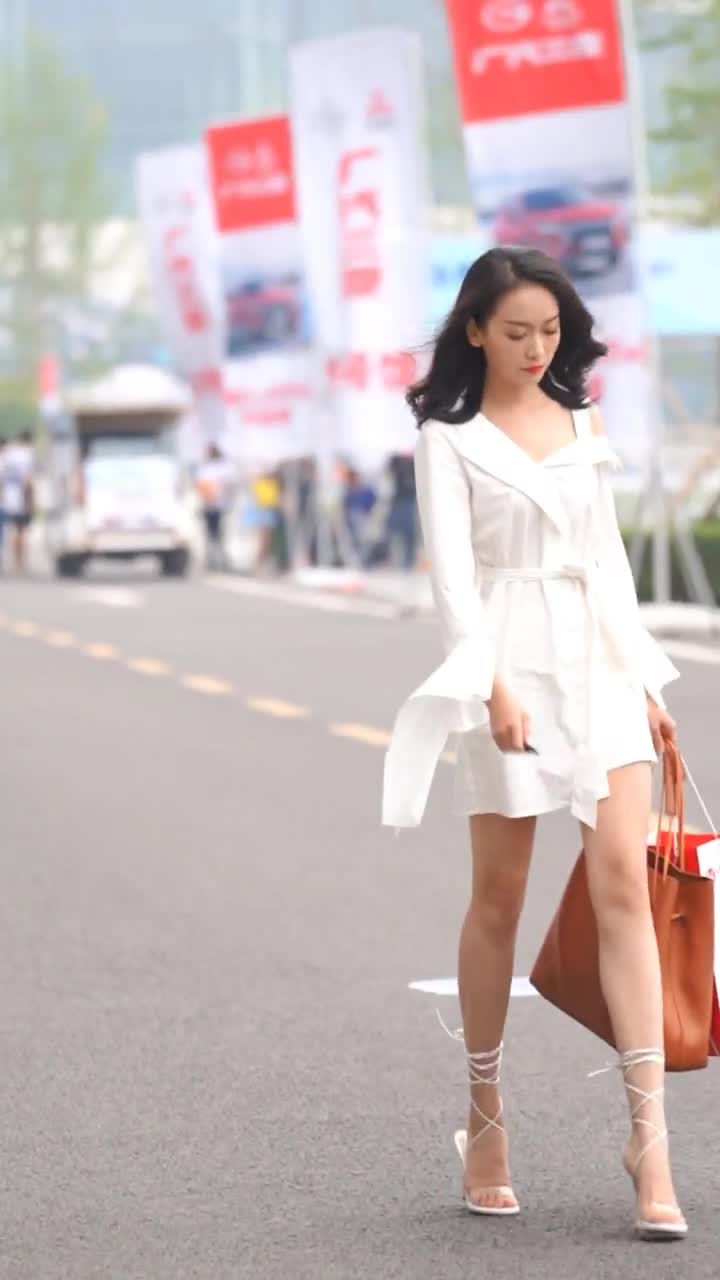 这个车展礼仪大家认为怎样