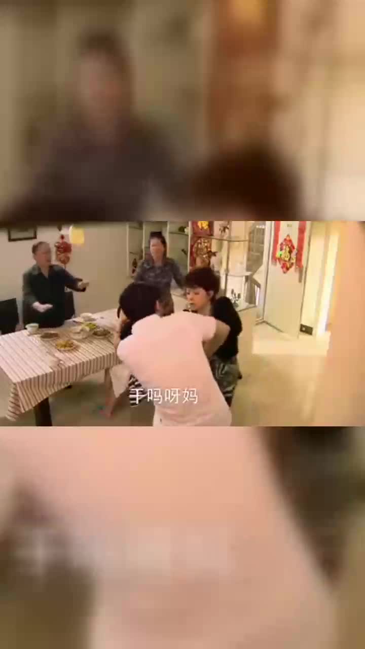 婆婆上门和儿媳妇吵架还乱砸东西把儿子给叫回家了