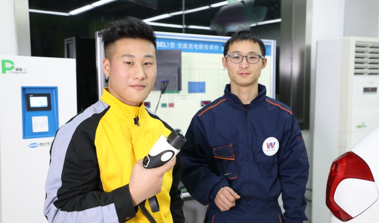 硬核！拆装特斯拉学习新能源技术