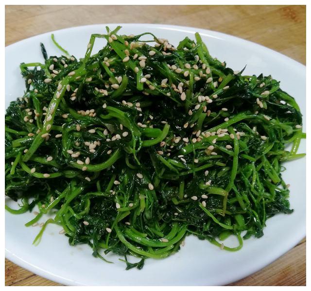花园里的绿化草，殊不知不仅可以当饲料还可以当美食，营养价值高