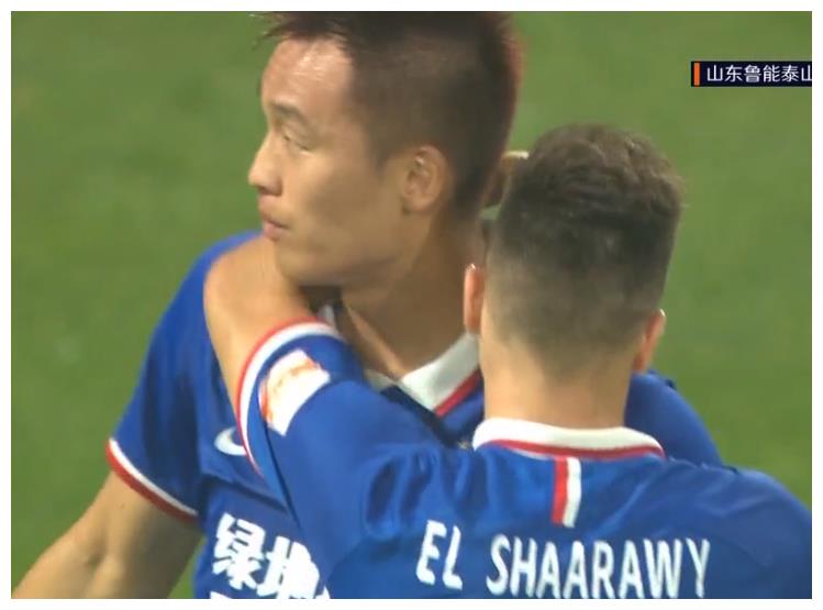 0-1!连续2场一球不进,李霄鹏古怪地看了看手机,怕球迷不满意?