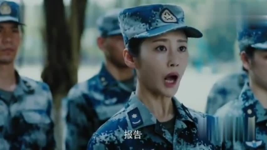 空降利刃:女兵集训第一天张启体罚林俊娇,原来两人有情况?