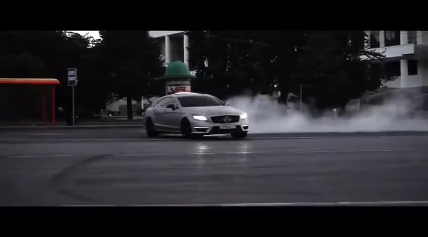 奔驰小钢炮，又开始浪了！