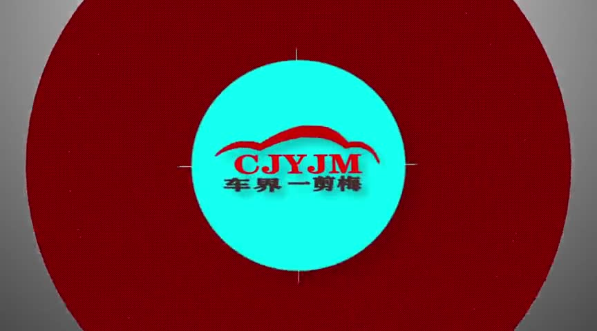 宝马这款全新X7，档把被设置为飞航式造型，连车顶都是透明的