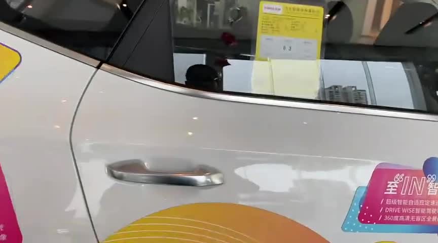 后排空间表现喜人，起亚KX3后排空间实拍