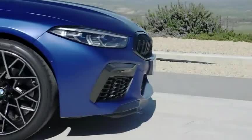 宝马全新M8来了！搭4.4T，看内饰更豪华，开着比911还有排面？