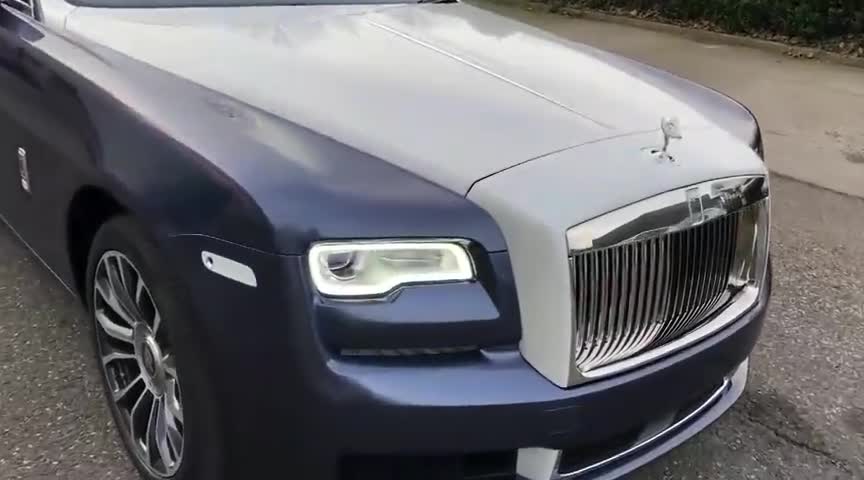 2020款劳斯莱斯古斯特双色版实拍，车门打开那刻，才是心动的开始