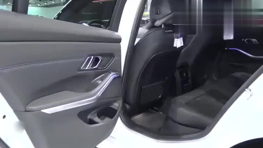 2020款宝马3系330d，近距离实拍外观和内饰