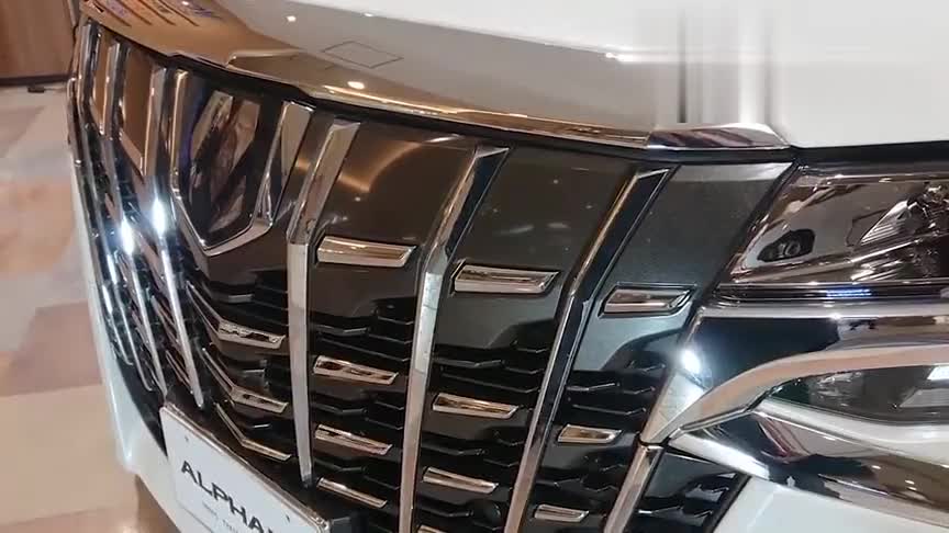 2021款丰田埃尔法实车展示，近距离了解后，买不买奥德赛自己定