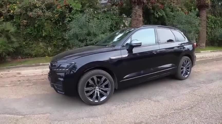 2021款大众途锐实拍展示，打开车门坐进驾驶室，才知道有多帅气