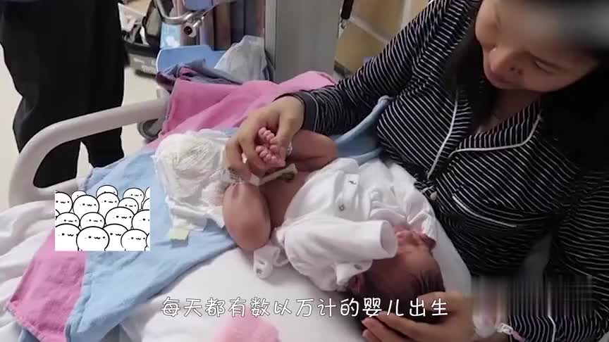 刚出生宝宝竟牢牢抓住医生的剪刀,网友:使出了