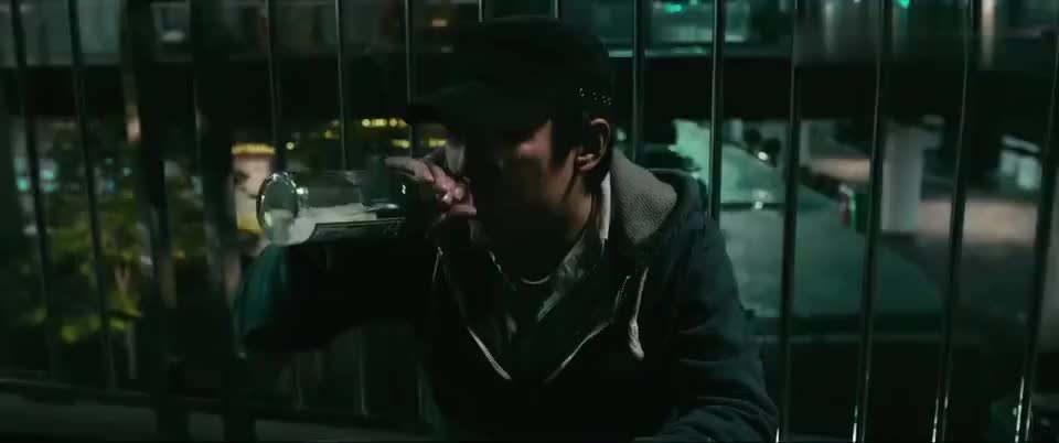 心花路放耿浩失恋想要借酒杀人最后还是冷静了下来