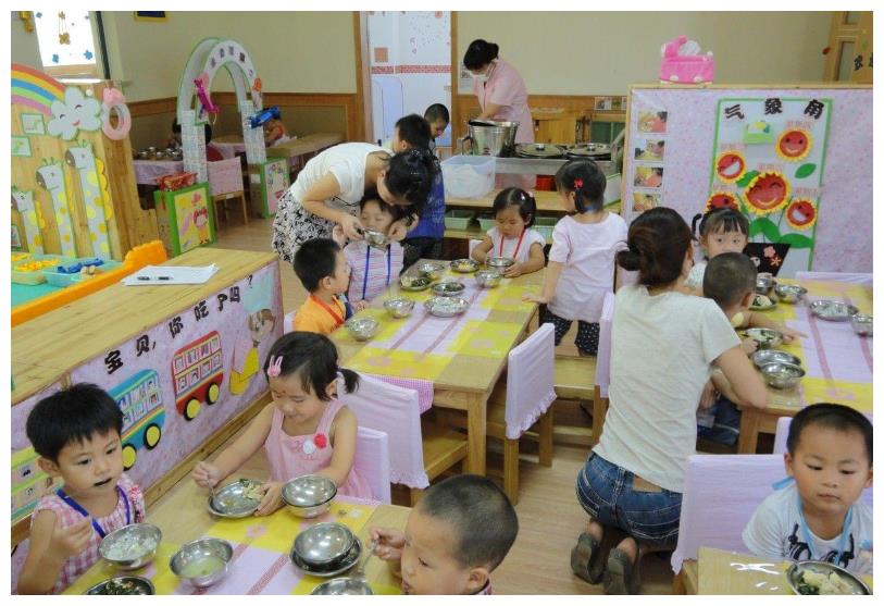 幼儿园老师委屈:孩子衣服标签被剪掉,书包里装“监控”,应该吗休闲区蓝鸢梦想 - Www.slyday.coM 幼儿园老师委屈:孩子衣服标签被剪掉,书包里装“监控”,应该吗休闲区蓝鸢梦想 - Www.slyday.coM