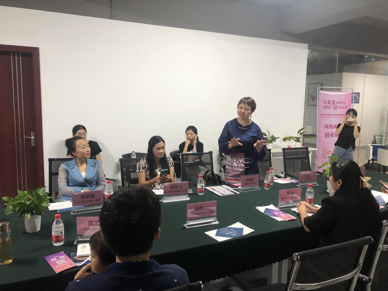 邱海盛围绕大赛亮点,组别设置,报名条件等方面,详细讲解大赛内容及